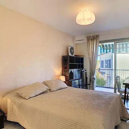 Appartement Three-bed With Superb Terrace In Cap D'antibes Antibes