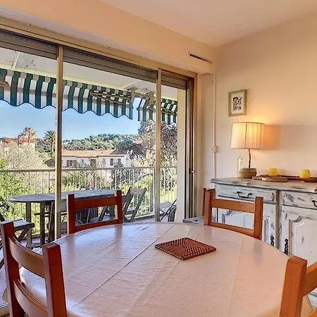 Apartman Three-bed With Superb Terrace In Cap D'antibes *