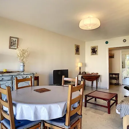 Apartman Three-bed With Superb Terrace In Cap D'antibes *