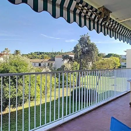 Apartman Three-bed With Superb Terrace In Cap D'antibes Antibes