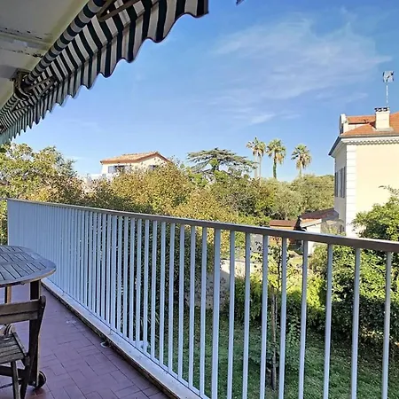 Apartman Three-bed With Superb Terrace In Cap D'antibes *